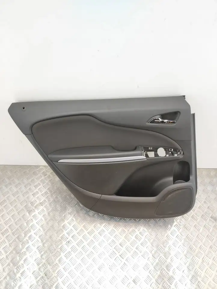 Opel Zafira C (2014 - 2016) 20893821 Обшивка задней двери — фото 2