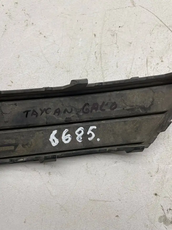 Porsche Taycan 9J1 (2019 - ) 9j1807442 Заглушка буксировочной петли бампера — фото 3