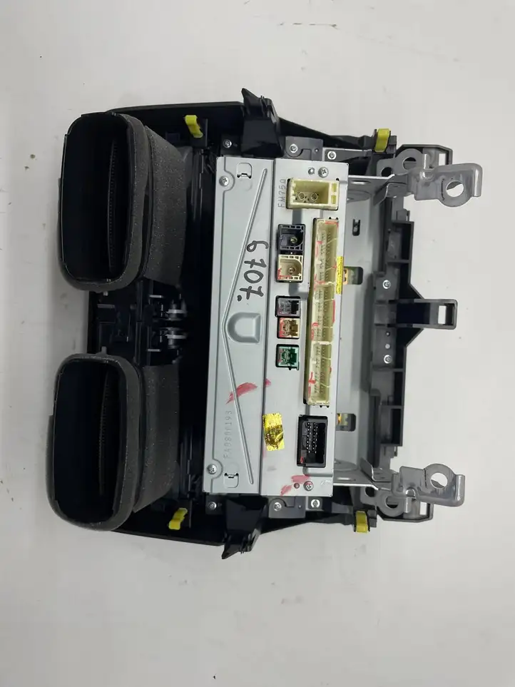 Toyota Land Cruiser (J150) (2009 - ) 8614060G51 Магнитола / мультимедийная система — фото 10