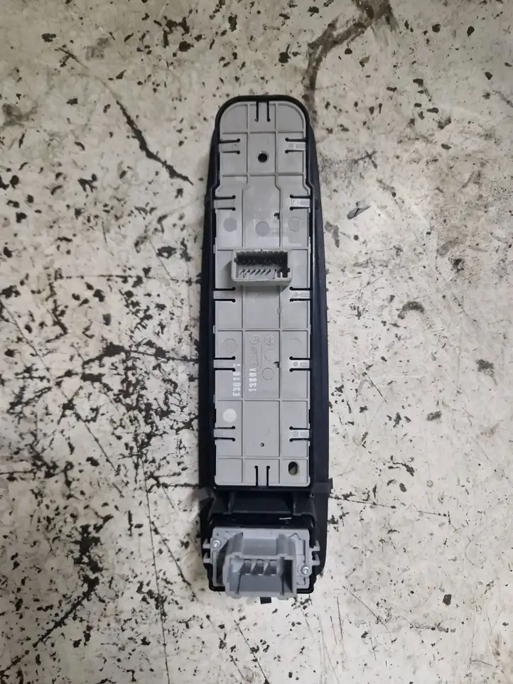 Renault Latitude (L70) (2010 - 2014) 809617391R Блок кнопок стеклоподъемников — фото 2