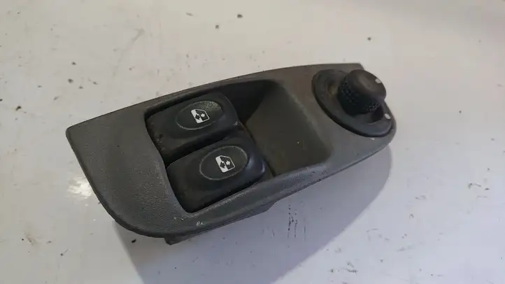 Renault Megane I (1995 - 2002) Кнопка стеклоподъемников — фото 1