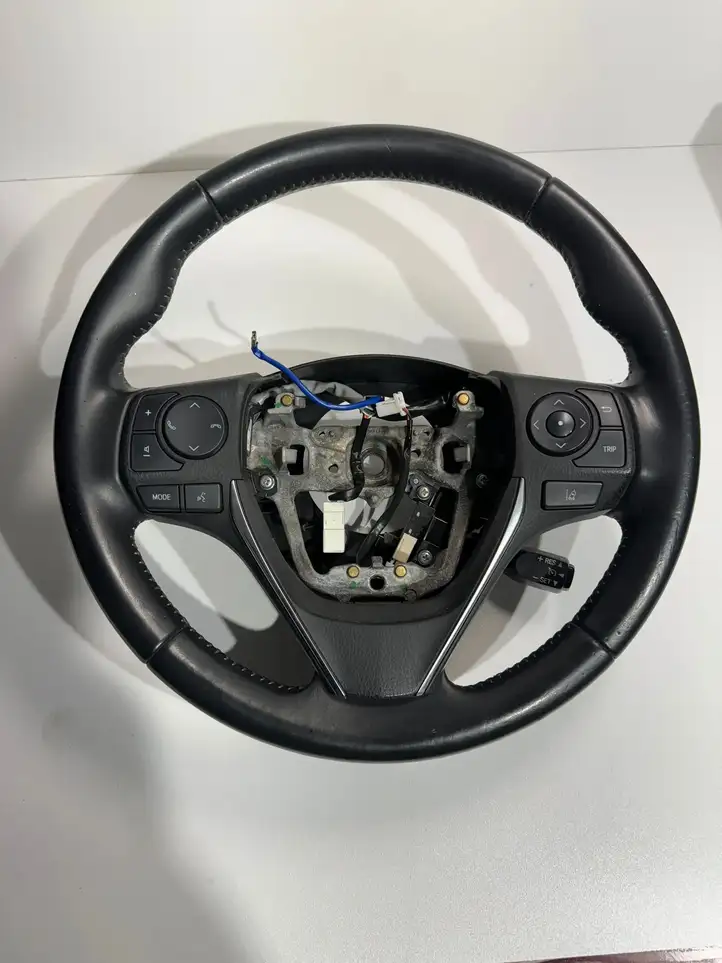 Toyota Auris E180 (2012 - 2018) Руль — фото 1