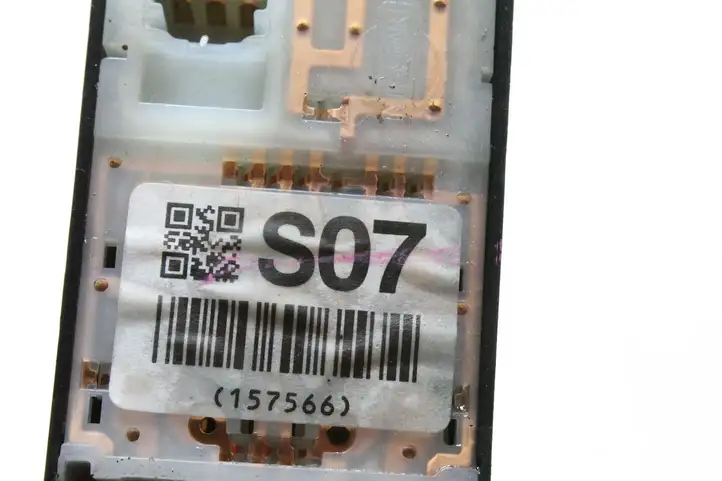 Subaru Forester SH (2008 - 2013) Кнопка фаркопа в багажнике — фото 4