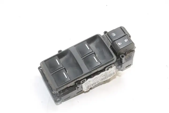 Honda CR-V (2009 - 2012) 83540T1G Кнопка фаркопа в багажнике — фото 1