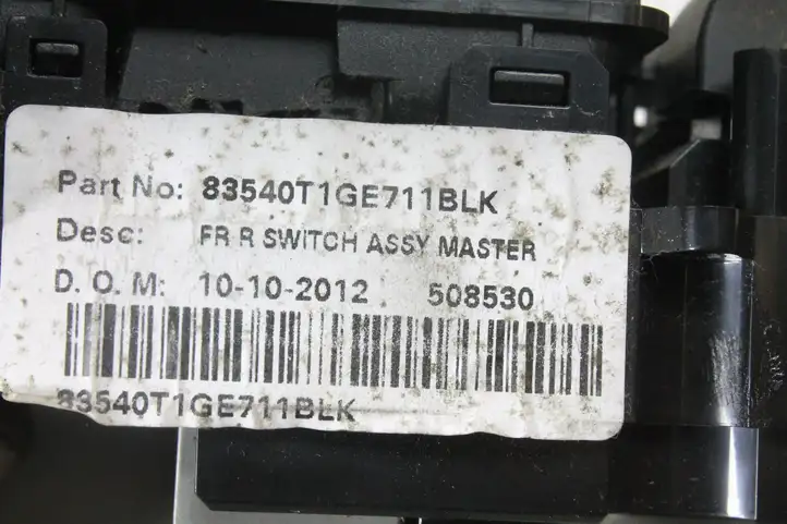 Honda CR-V (2009 - 2012) 83540T1G Кнопка фаркопа в багажнике — фото 4