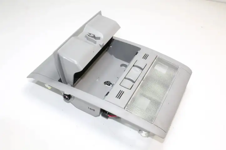 Toyota Prius (NHW20) (2003 - 2009) 8973247011 Передняя подсветка — фото 4