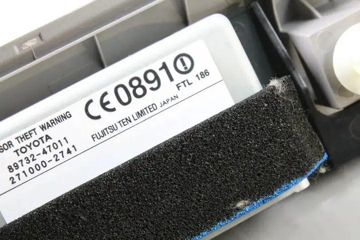 Toyota Prius (NHW20) (2003 - 2009) 8973247011 Передняя подсветка — фото 7