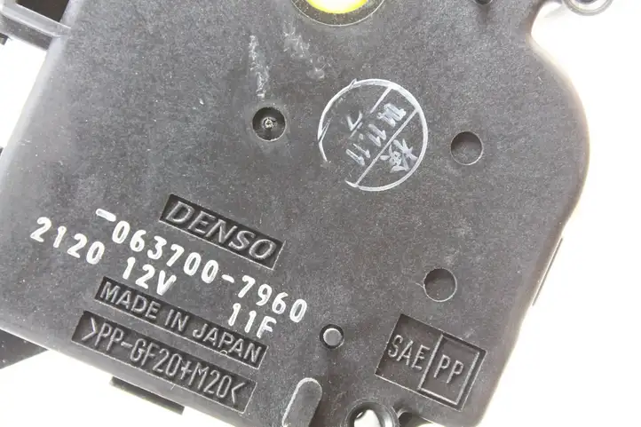 Toyota Prius (NHW20) (2003 - 2009) 0637007960 Двигатель задвижки потока воздуха — фото 3