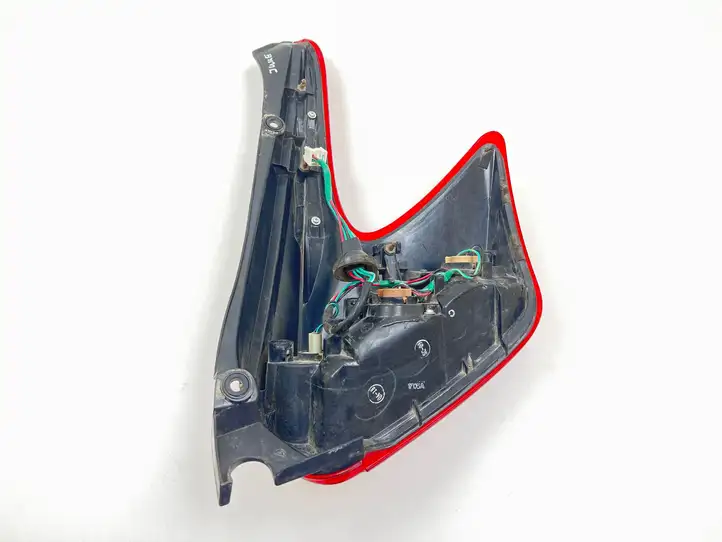 Nissan Juke I F15 (2010 - 2018) T003 Задний фонарь в кузове — фото 4