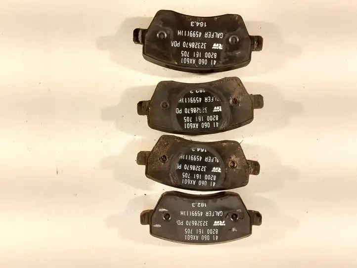 Nissan Micra (2003 - 2007) 41060AX601 Передние тормозные колодки — фото 2