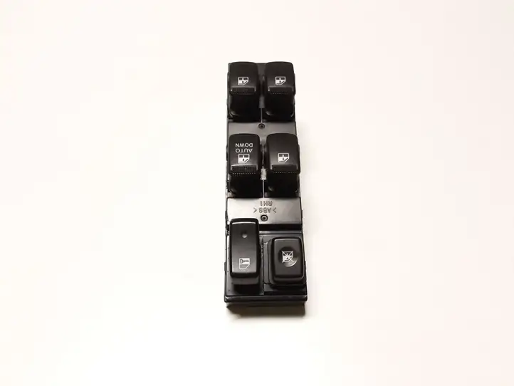 Kia Sportage (2004 - 2008) Кнопка стеклоподъемников — фото 3