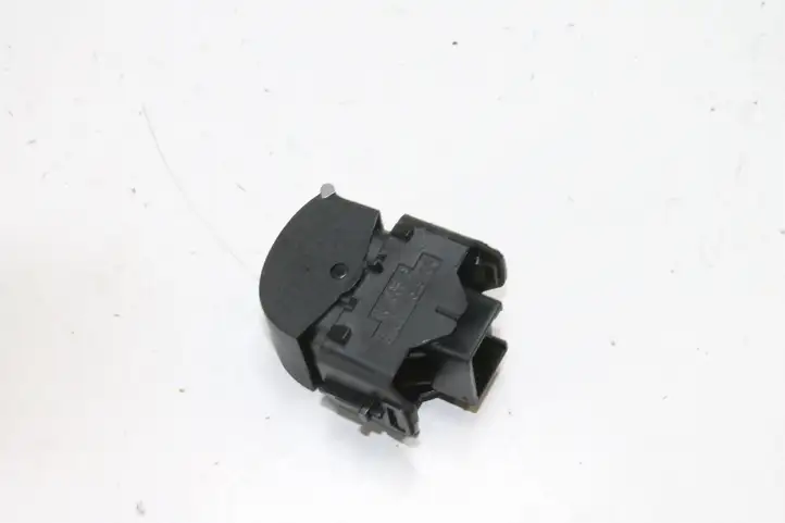 Ford Kuga II (2013 - 2019) 10268894 Кнопка фаркопа в багажнике — фото 2