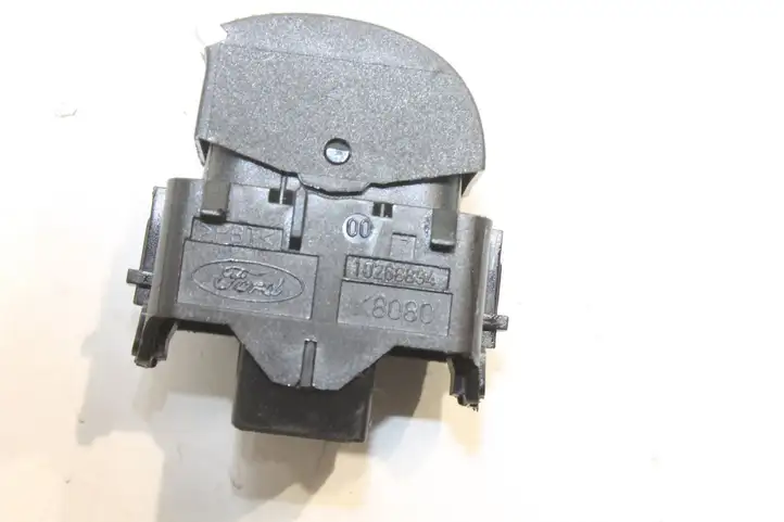 Ford Kuga II (2013 - 2019) 10268894 Кнопка фаркопа в багажнике — фото 3