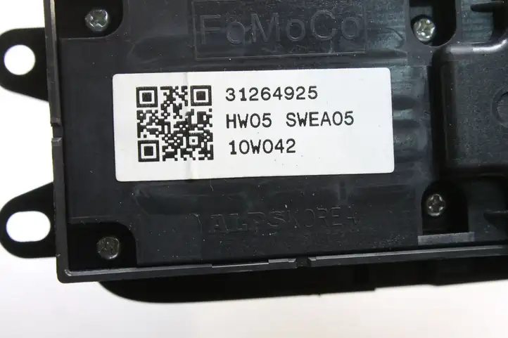 Volvo C70 (2009 - 2013) 31264925 Кнопка фаркопа в багажнике — фото 5