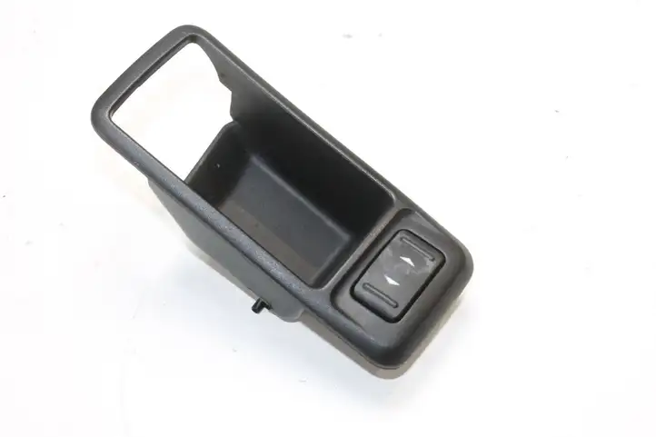 Ford Kuga I (2008 - 2012) 3M51226A37AFW Кнопка фаркопа в багажнике — фото 1