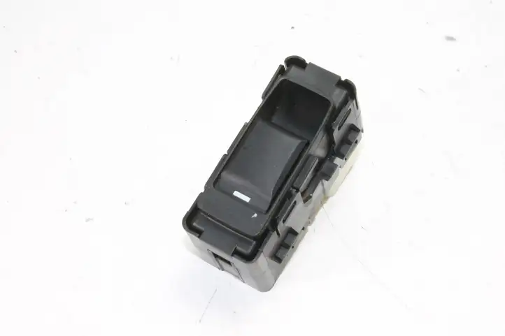 Chrysler 300 - 300C (2005 - 2011) 04602787AAA Кнопка фаркопа в багажнике — фото 1