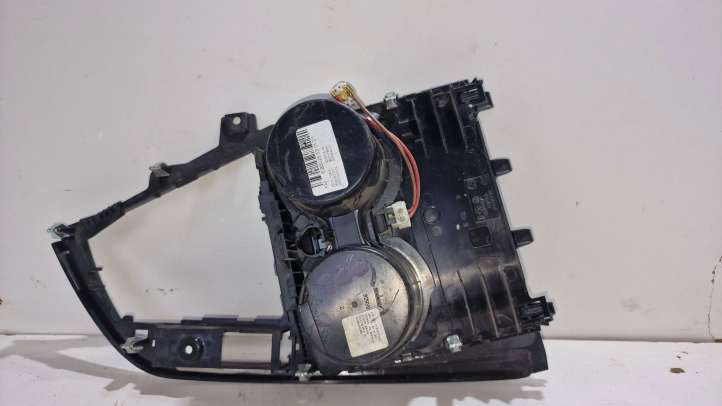 BMW 3 F30 F35 F31 (2012 - 2018)  105495994 Держатель чашки