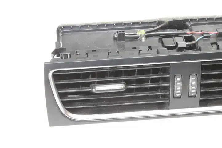 Audi A5 8T 8F (2007 - 2011) 8T2820951A Воздушная решетка панели — фото 2
