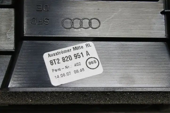 Audi A5 8T 8F (2007 - 2011) 8T2820951A Воздушная решетка панели — фото 5