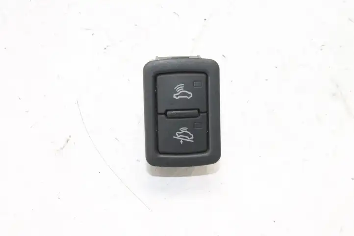 Audi A5 8T 8F (2007 - 2011) 4F0962109 Кнопка фаркопа в багажнике — фото 1