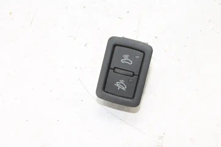 Audi A4 S4 B8 8K (2007 - 2011) 4F0962109 Кнопка фаркопа в багажнике — фото 1