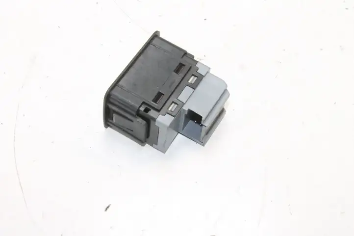 Audi A4 S4 B8 8K (2007 - 2011) 4F0962109 Кнопка фаркопа в багажнике — фото 2
