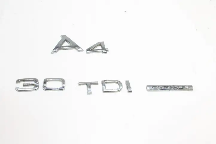 Audi A4 S4 B7 8E 8H (2004 - 2009) Эмблема производителя — фото 1