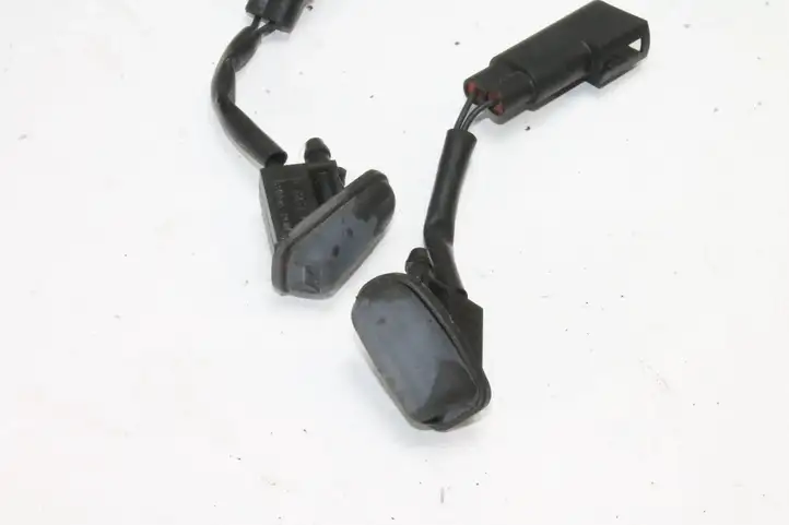 Ford Focus (2011 - 2015) B4V0A Форсунка омывателя лобового стекла — фото 3