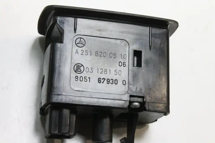 Mercedes-Benz B-class W245 (2005 - 2008) A2518200510 Кнопка фаркопа в багажнике — фото 4