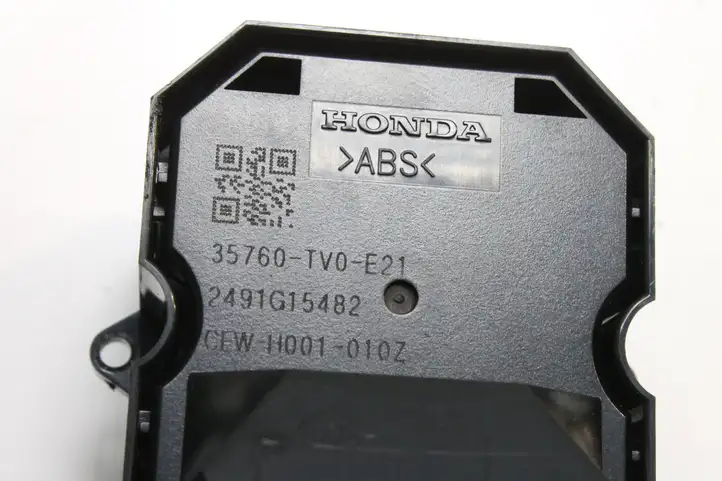 Honda Civic IX (2011 - 2017) 35760TV0E21 Кнопка фаркопа в багажнике — фото 4