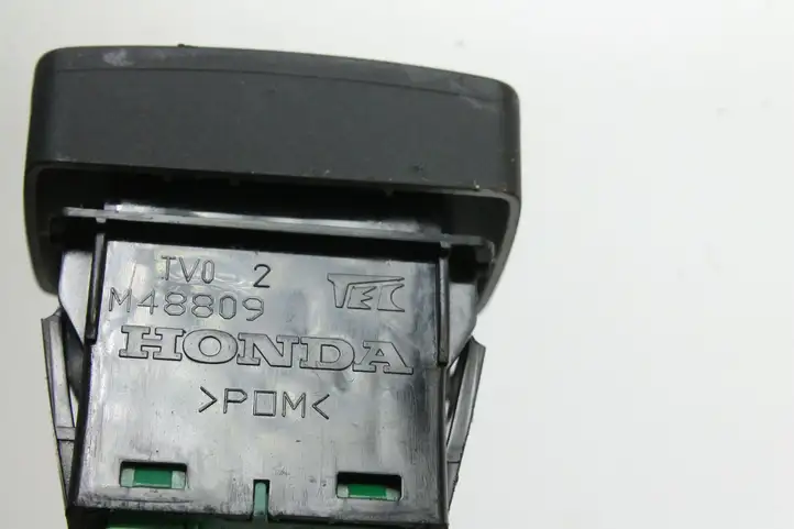 Honda Civic IX (2011 - 2017) M48809 Кнопка фаркопа в багажнике — фото 3