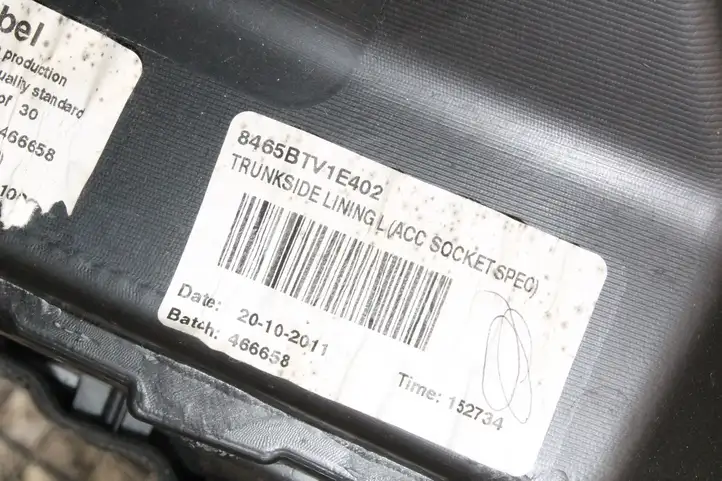 Honda Civic IX (2011 - 2017) 8465BTV1E402 Боковая обшивка багажника — фото 7