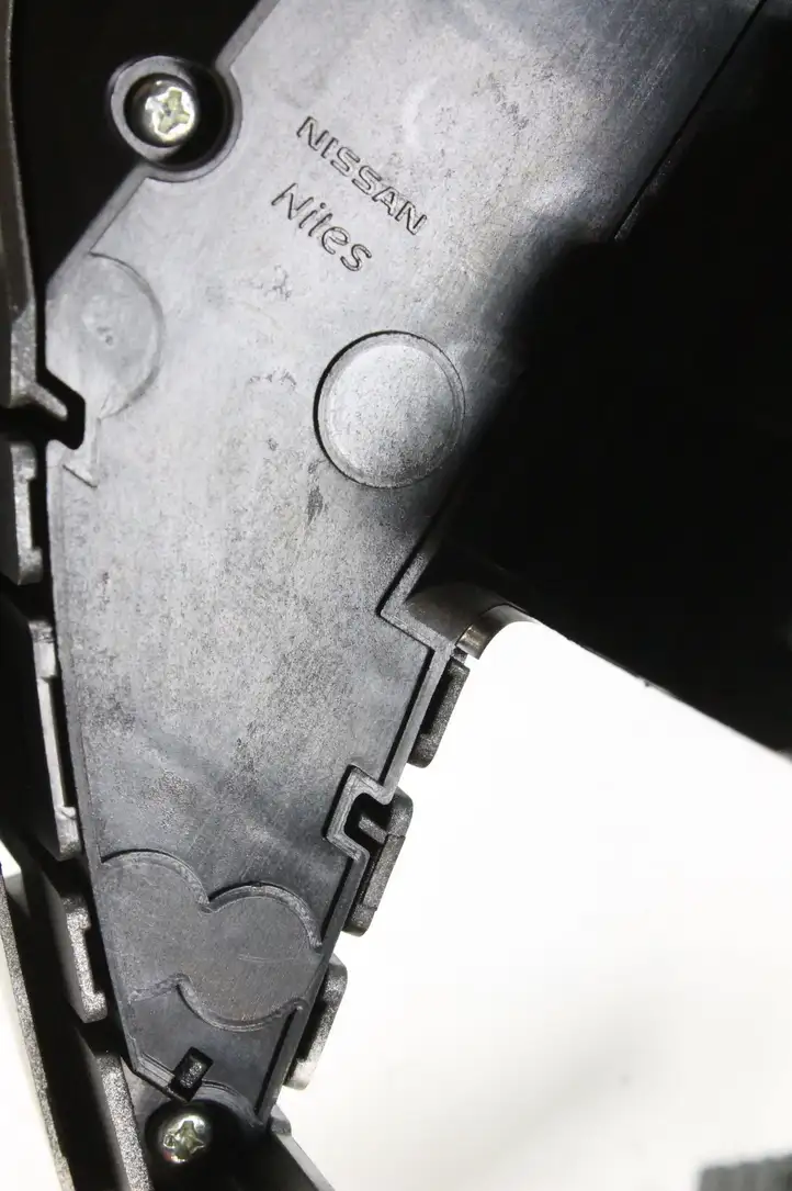 Nissan 370Z (2008 - 2014) Кнопка фаркопа в багажнике — фото 7