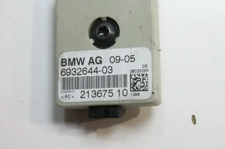 BMW 3 E90 E91 (2005 - 2012) 6932644 Усилитель антенны — фото 3