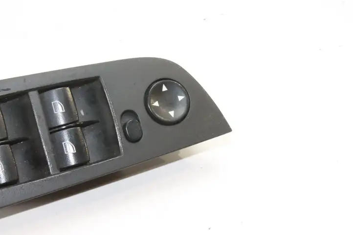 BMW 3 E90 E91 (2005 - 2012) 6948637 Кнопка фаркопа в багажнике — фото 3