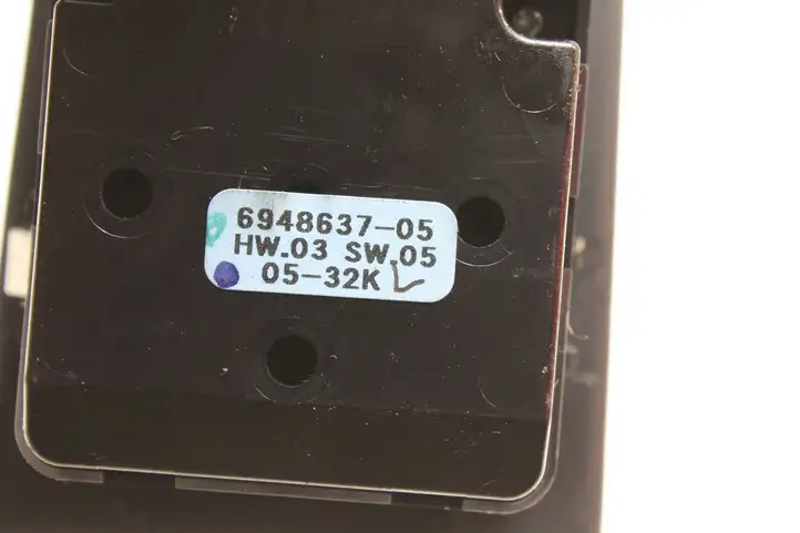 BMW 3 E90 E91 (2005 - 2012) 6948637 Кнопка фаркопа в багажнике — фото 5