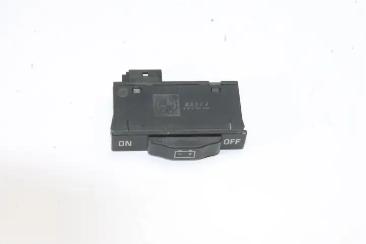 BMW 7 E65 E66 (2001 - 2008) 8379594 Кнопка фаркопа в багажнике — фото 2