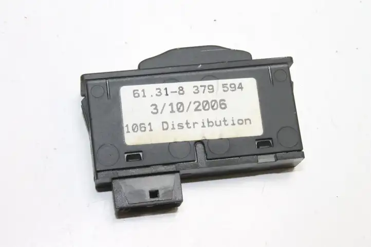 BMW 7 E65 E66 (2001 - 2008) 8379594 Кнопка фаркопа в багажнике — фото 3