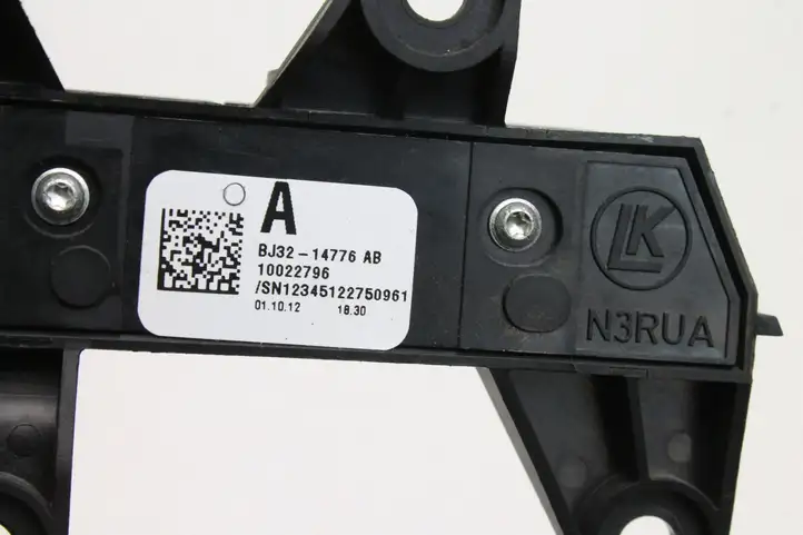 Land Rover Evoque I (2011 - 2015) BJ3214776AB Кнопка фаркопа в багажнике — фото 3