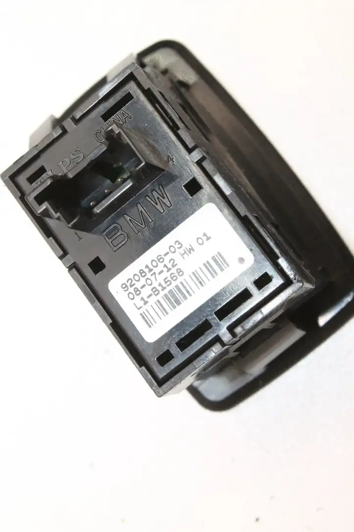 BMW 3 F30 F35 F31 (2012 - 2018) 9208106 Кнопка фаркопа в багажнике — фото 3