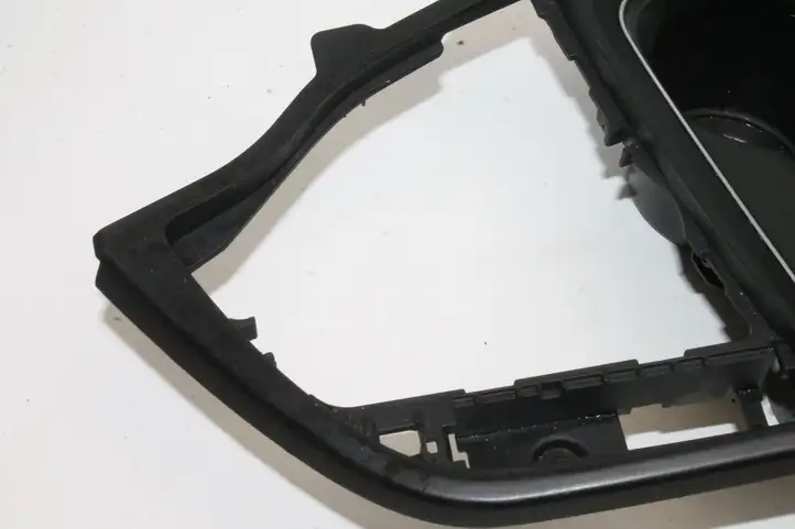 BMW 3 F30 F35 F31 (2012 - 2018) 9218926 Передний подстаканник — фото 2