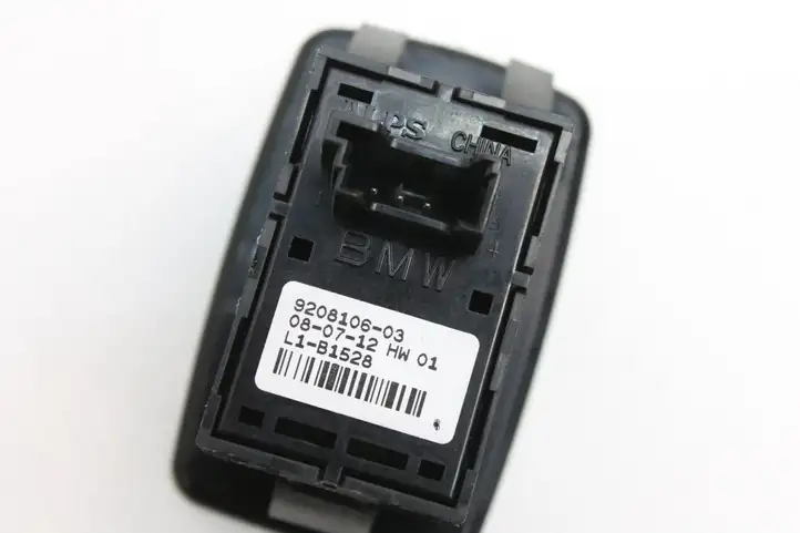BMW 3 F30 F35 F31 (2012 - 2018) 9208106 Кнопка фаркопа в багажнике — фото 3