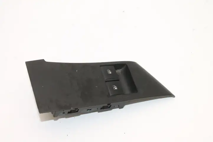 Opel Astra J (2009 - 2012) 13305978 Кнопка фаркопа в багажнике — фото 1