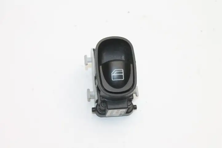 Mercedes-Benz CLK A209,C209 (2002 - 2009) A2098203510 Кнопка фаркопа в багажнике — фото 1