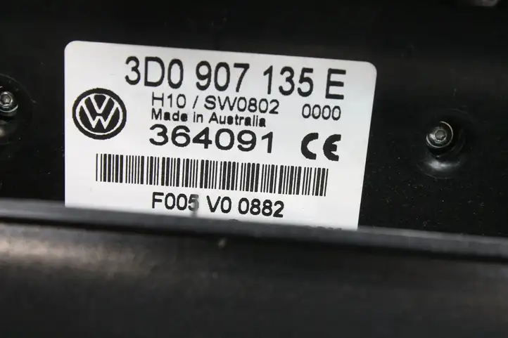 Volkswagen Phaeton (2008 - 2016) 3D0907135E Передняя подсветка — фото 8