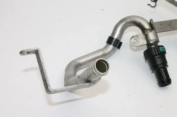 Jaguar XE (2014 - 2019) Шланги системы охлаждения — фото 2