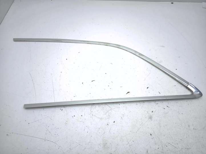Audi Q7 (2005 - 2009)   Отделка заднего бокового стекла