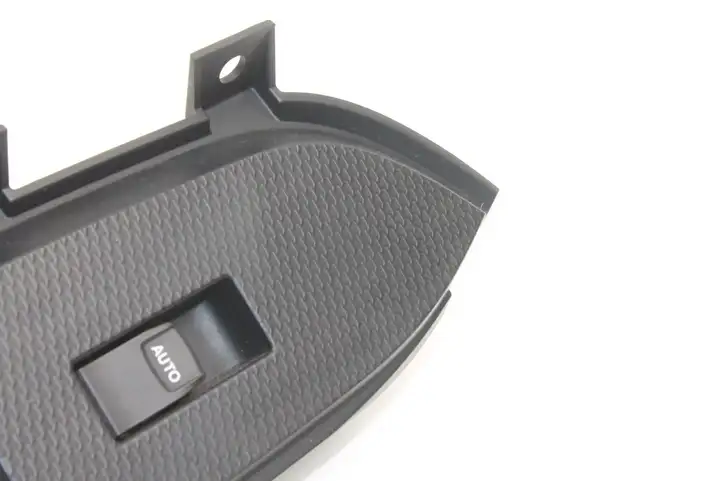 Subaru BRZ (2012 - 2016) 83071CA032 Кнопка фаркопа в багажнике — фото 3