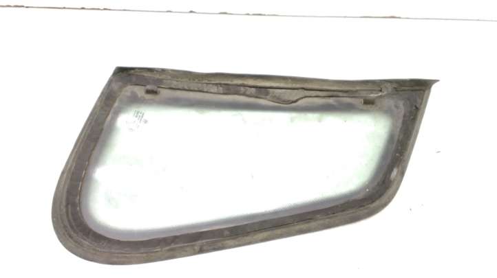 Volkswagen Polo (2001 - 2005)  43R001057 Маленькое стекло 