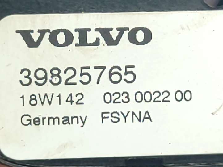 Volvo XC40 (2017 - )  39825765 Микрофон (Bluetooth / телефон)